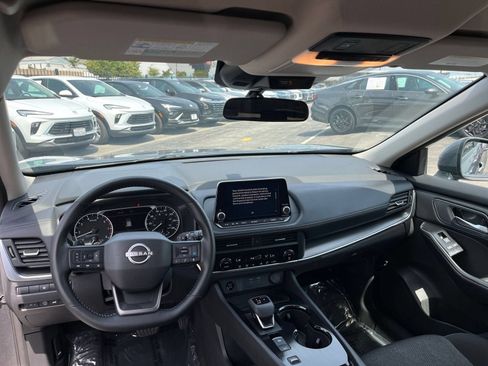 Used 2025 Nissan Rogue SV FWD image 35