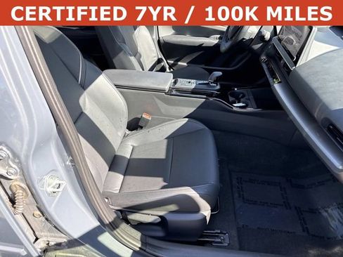 Used 2024 Toyota Prius XLE FWD image 9