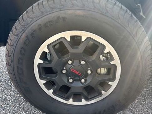 Used 2025 Toyota Tacoma TRD Off-Road w/ TRD Off Road Upgrade Package AWD/4WD image 10