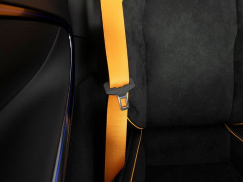 Used 2025 McLaren Artura Spider RWD image 35