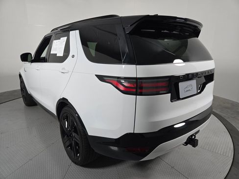 Used 2025 Land Rover Discovery Dynamic SE AWD/4WD image 17