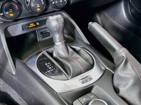 Used 2016 MAZDA MX-5 Miata Club RWD image 18