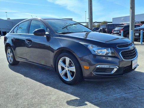 Used 2016 Chevrolet Cruze LT image 2