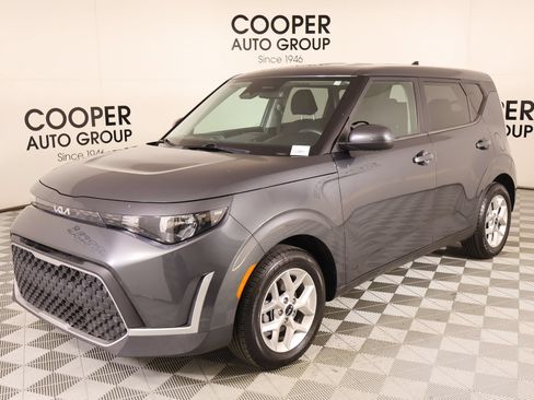 Used 2023 Kia Soul LX w/ Option Group 015 FWD image 9