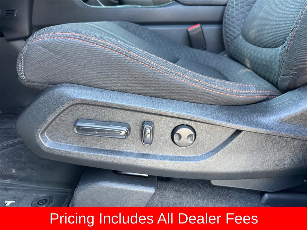 Used 2025 Honda Pilot Sport image 15