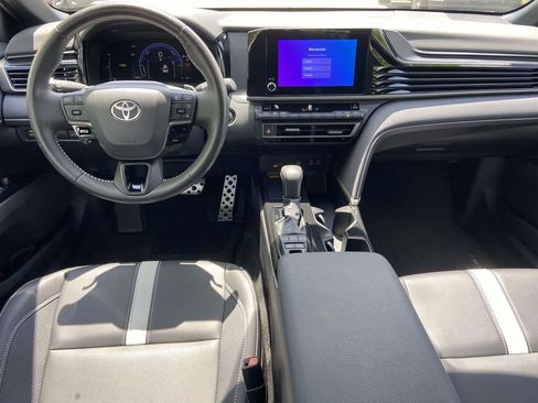 Used 2025 Toyota Camry SE w/ Convenience Package FWD image 10