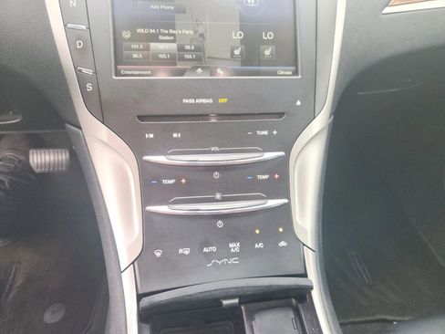 Used 2016 Lincoln MKZ FWD image 23