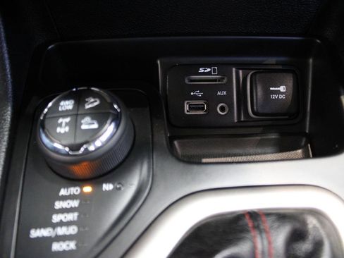 Used 2017 Jeep Cherokee Trailhawk w/ Comfort/Convenience Group AWD/4WD image 22