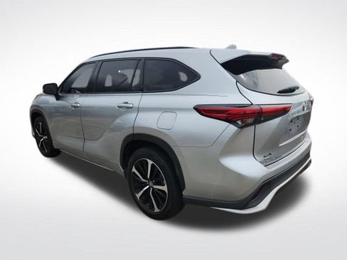 Used 2022 Toyota Highlander XSE FWD image 7