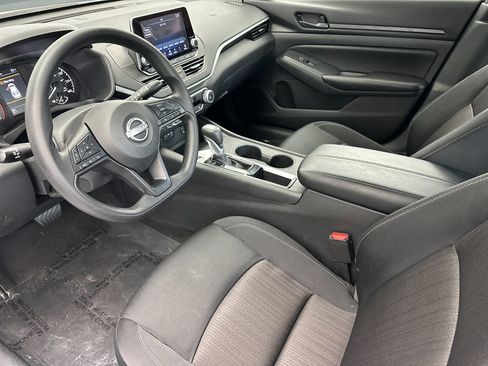 Used 2025 Nissan Altima 2.5 S FWD image 9