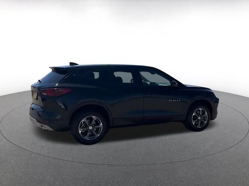 Used 2025 Chevrolet Blazer LT FWD image 12