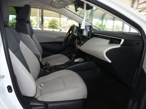 Used 2022 Toyota Corolla LE image 19