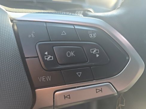 Used 2024 Volkswagen Atlas Cross Sport SE image 30