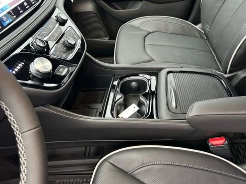 New 2026 Chrysler Pacifica Limited w/ S Appearance Package image 36