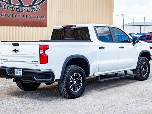 Used 2022 Chevrolet Silverado 1500 ZR2 w/ Technology Package image 3