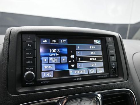 Used 2016 Chrysler Town & Country Touring-L w/ Driver Convenience Group image 20