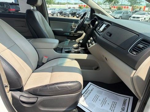 Used 2021 Kia Sedona EX FWD image 21