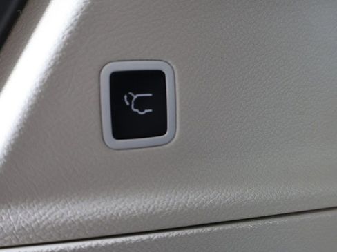 Used 2024 Chrysler Pacifica Touring-L FWD image 21