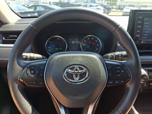 Used 2021 Toyota RAV4 XLE w/ Convenience Package AWD/4WD image 19