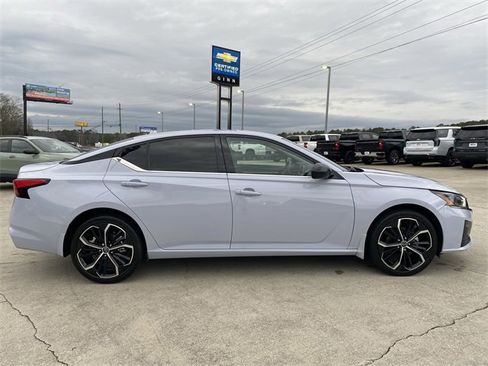 Used 2024 Nissan Altima 2.5 SR image 8