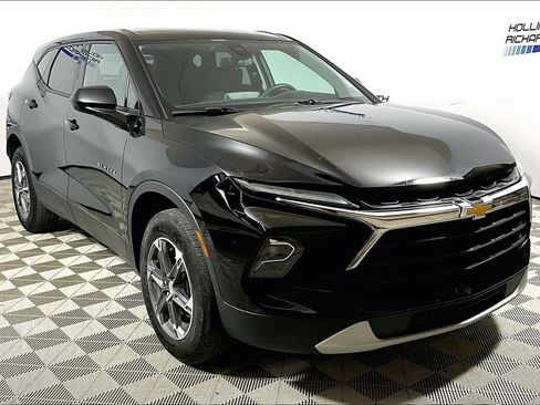 Used 2025 Chevrolet Blazer LT FWD image 3