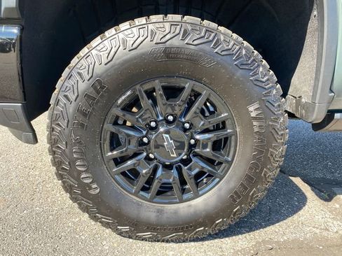 Certified 2026 Chevrolet Silverado 2500 ZR2 w/ LPO, Dark Essentials Package AWD/4WD image 25