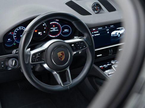 Certified 2023 Porsche Cayenne Platinum Edition AWD/4WD image 19