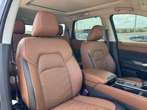 Used 2025 Nissan Pathfinder Platinum AWD/4WD image 25