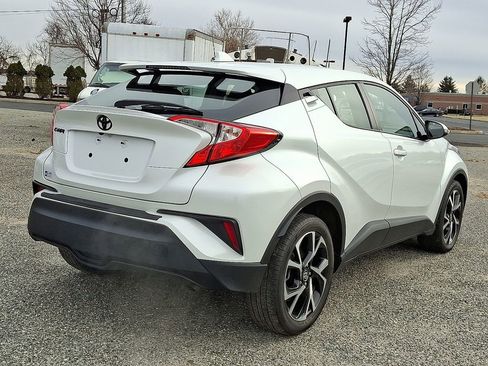 Used 2022 Toyota C-HR XLE image 11