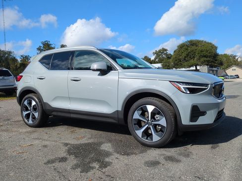 New 2025 Volvo XC40 B5 Core w/ Protection Package Premier image 2