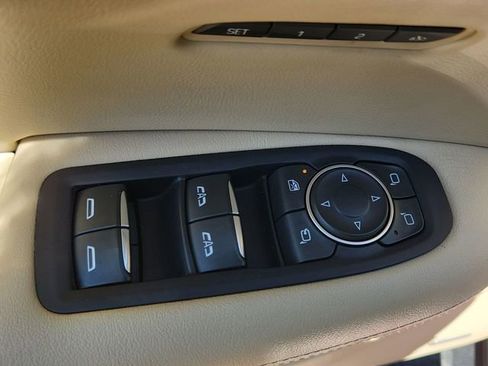 Used 2017 Cadillac XT5 Luxury w/ Driver Awareness Package AWD/4WD image 12