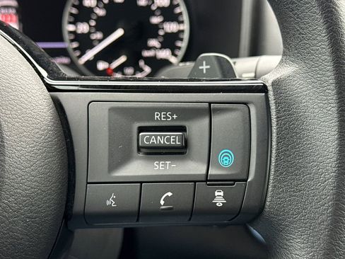 Used 2023 Nissan Rogue SV image 29