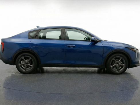 Used 2025 Kia K4 FWD image 11