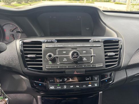 Used 2017 Honda Accord Sport Special Edition image 28