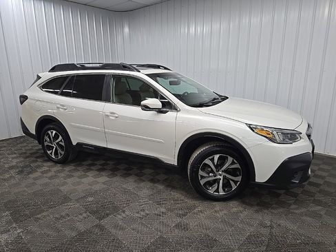 Used 2022 Subaru Outback Limited image 1