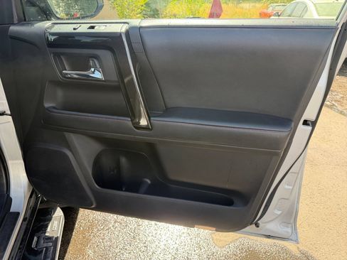 Used 2021 Toyota 4Runner TRD Off-Road AWD/4WD image 17