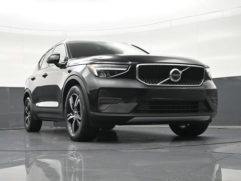 Used 2023 Volvo XC40 B4 Core FWD image 32