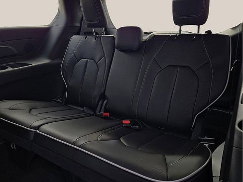 New 2026 Chrysler Pacifica Limited w/ S Appearance Package image 9