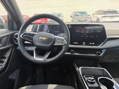 New 2026 Chevrolet Equinox LT w/ LPO, Floor Liner Package AWD/4WD image 17