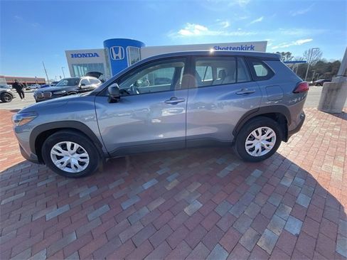 Used 2022 Toyota Corolla Cross L image 12