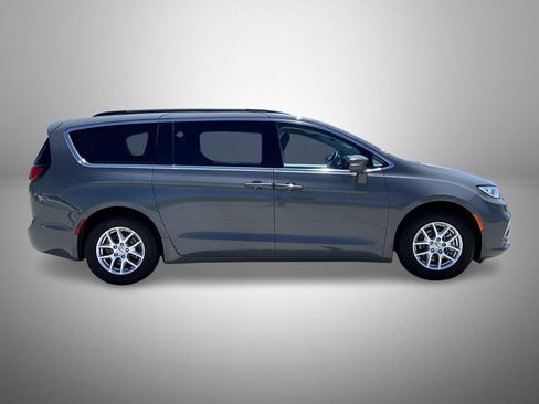 Used 2022 Chrysler Pacifica Touring-L FWD image 4