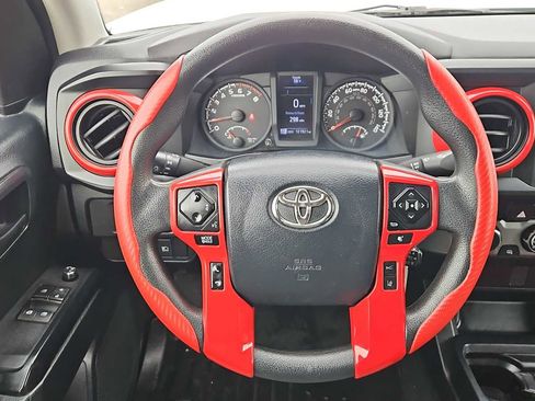 Used 2018 Toyota Tacoma SR image 11