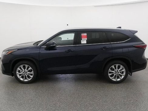 New 2026 Toyota Highlander Limited image 3