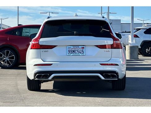 Used 2020 Volvo V60 T6 R-Design image 5