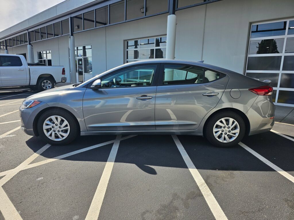 Used 2017 Hyundai Elantra SE FWD image 2