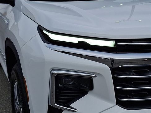 Certified 2025 Chevrolet Traverse LT image 9