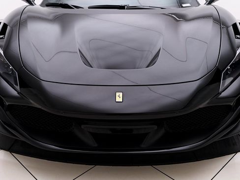 Used 2022 Ferrari F8 Tributo image 28