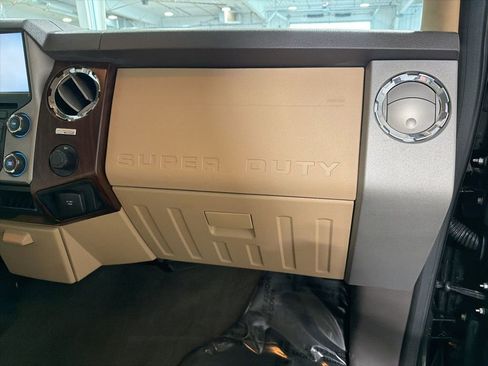 Used 2013 Ford F350 Lariat w/ Lariat Interior Pkg image 18