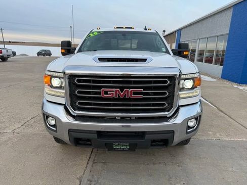 Used 2018 GMC Sierra 2500 SLE w/ SLE Preferred Package image 3