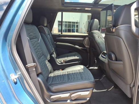 Used 2025 Cadillac Escalade Sport Platinum w/ LPO, ONYX Package AWD/4WD image 15